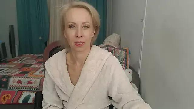 LuxuryNika on StripChat 