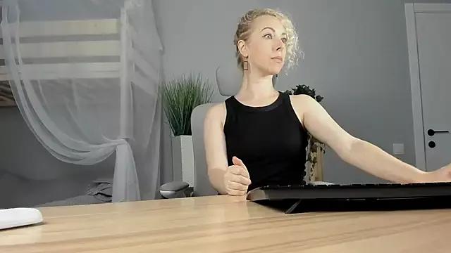 LylithSkye on StripChat 