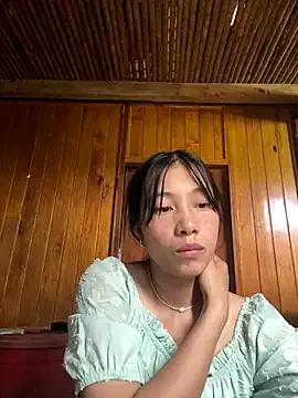 LylyOx9 on StripChat 