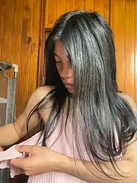 LylyOx9 on StripChat 