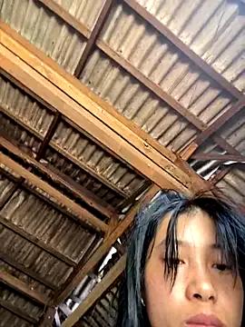 LylyOx9 on StripChat 