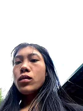 LylyOx9 on StripChat 