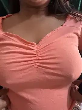Maggi-is-back on StripChat 