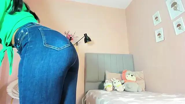 mary_cute9 on StripChat