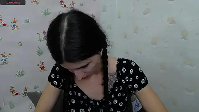 MaryEm976 on StripChat