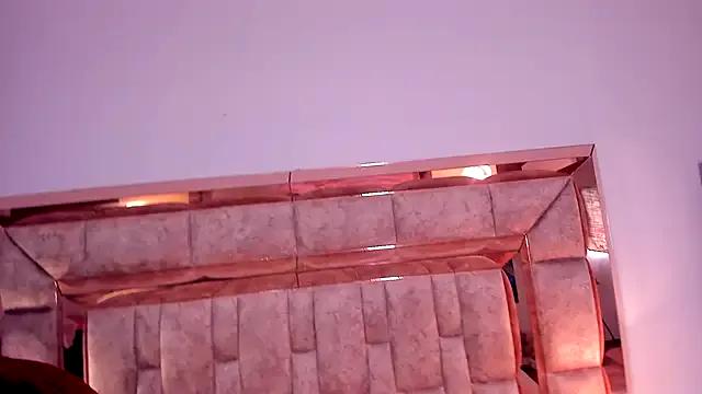 mia_isabell20 on StripChat