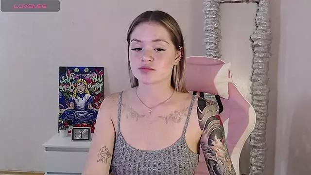 miaacatt on StripChat 