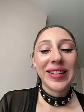MiaaLoveeee on StripChat 