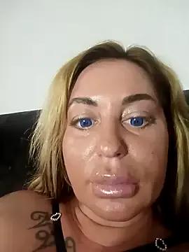 MiaMooly on StripChat 