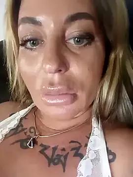 MiaMooly on StripChat 