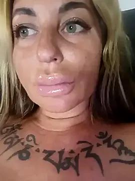MiaMooly on StripChat 