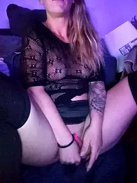 MiilaMii on StripChat 