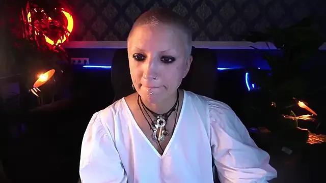 MiraMoon on StripChat