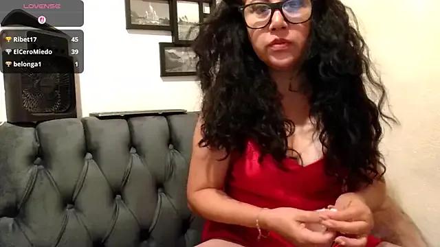 MirandaLatinaLovely on StripChat
