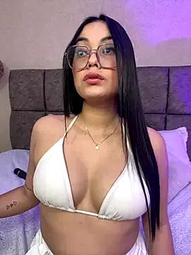 miss_elissa11 on StripChat 