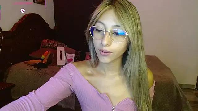MissHoolly on StripChat 