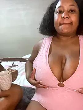 Missmoox24 on StripChat 