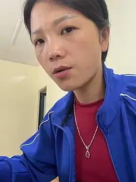 Moii221 on StripChat 