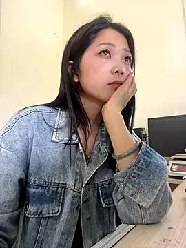 Moii221 on StripChat 