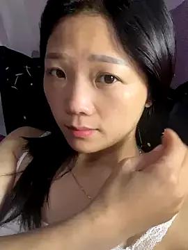 Moii221 on StripChat 