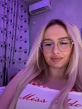 mollyxxx on StripChat 