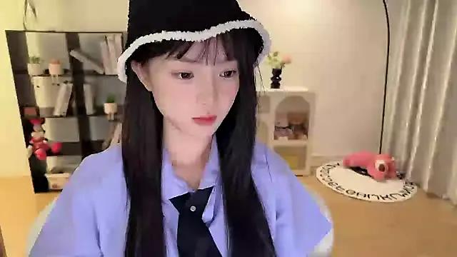 Momo-xx on StripChat 