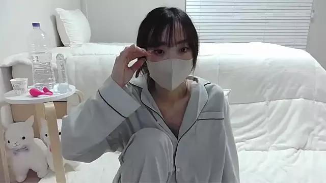 momo_room on StripChat 