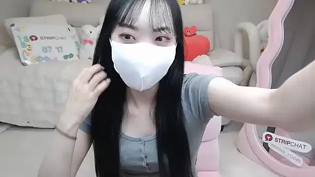 momo_room on StripChat 