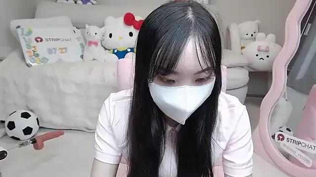 momo_room on StripChat 