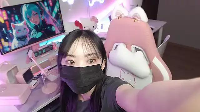 momo_room on StripChat 