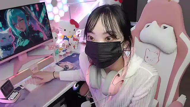 momo_room on StripChat 