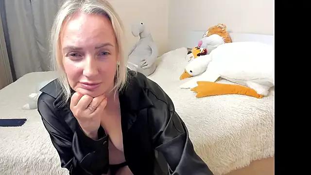 Monika_Pinch on StripChat