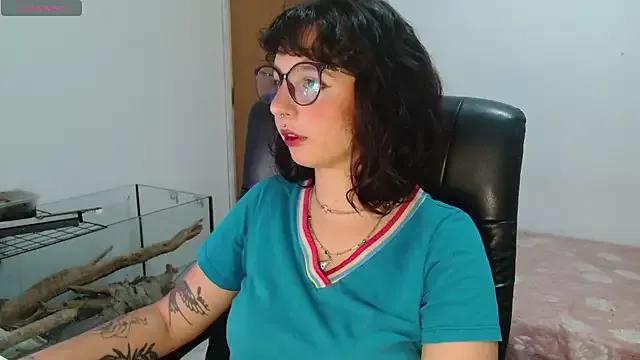 myamillor on StripChat 