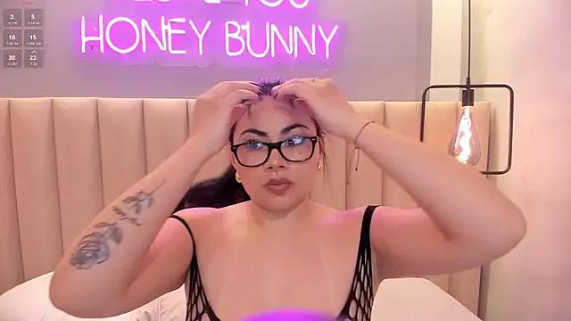Naomymonroe_ on StripChat