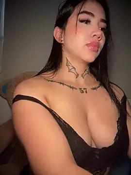 Nickiiiii on StripChat