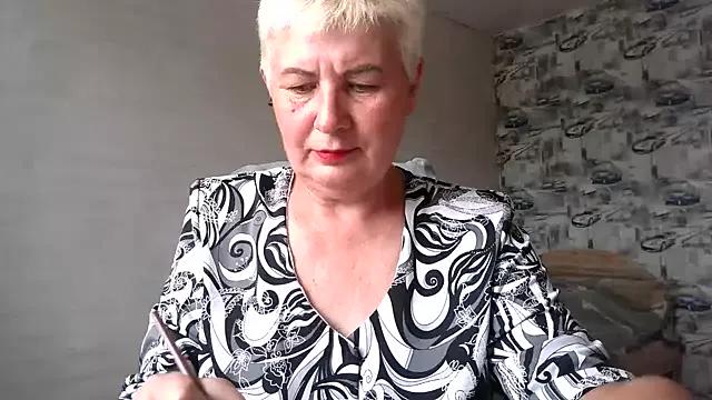 NicoleOlla on StripChat