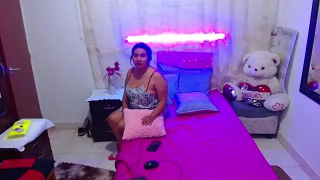 Nicolletorres2 on StripChat