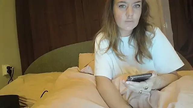 Nina24 on StripChat 