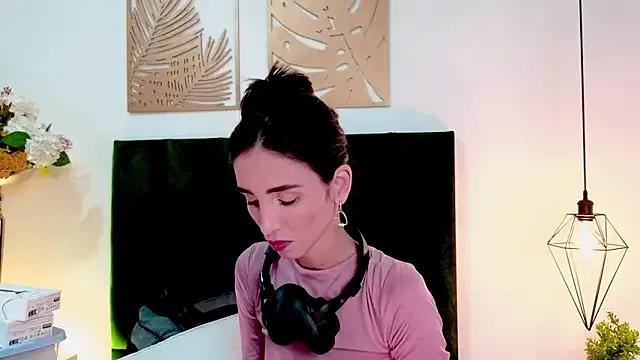 Nina_Cavaali on StripChat 