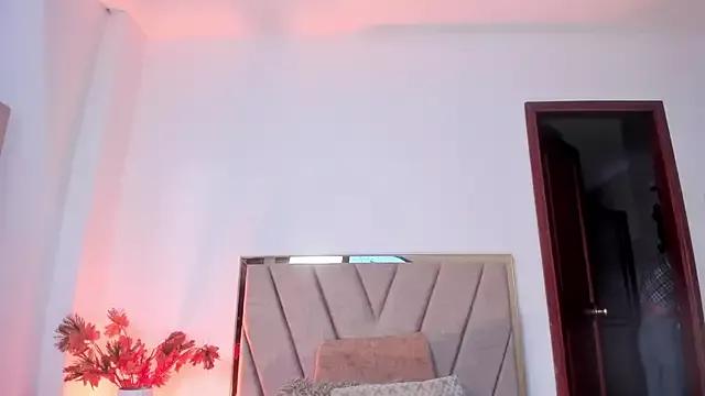Nina_Cavaali on StripChat 