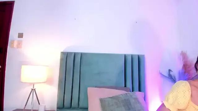 Nina_Cavaali on StripChat 