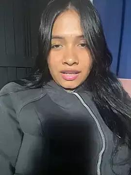 Ninabrunette18 on StripChat 