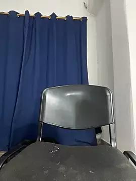 Ninabrunette18 on StripChat 