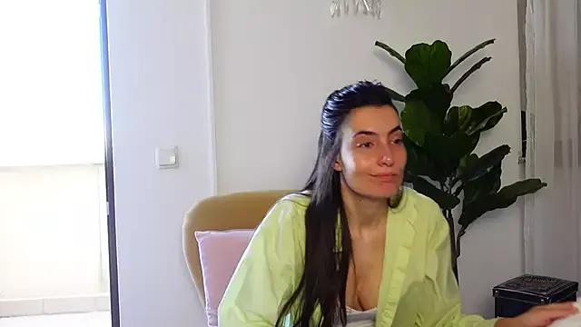 NinaCrystal1 on StripChat 