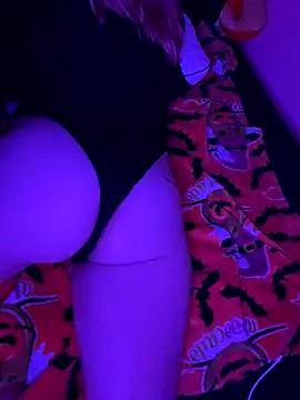 OSoTinyyy on StripChat 