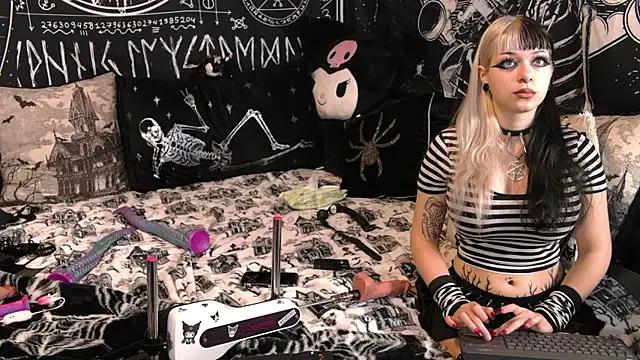 Paige_Turner — Cook FULLY NAKED!!