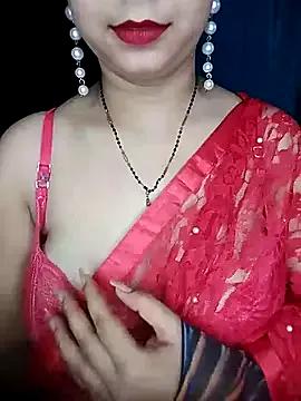 PRIYA_33 on StripChat