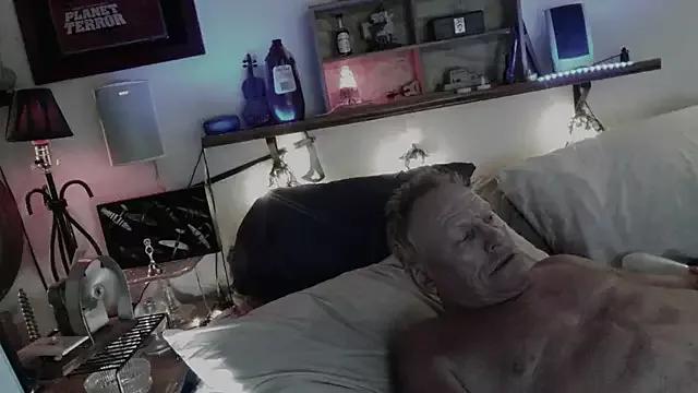 Pussyeat2please on StripChat 