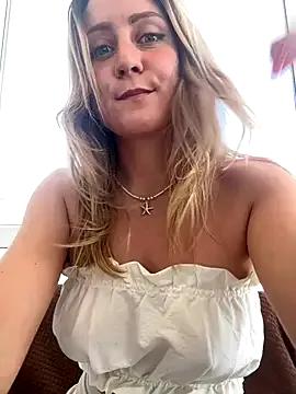 Puzdosia — Playing with nipples in a cafe