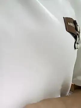 Queen_Oggy on StripChat
